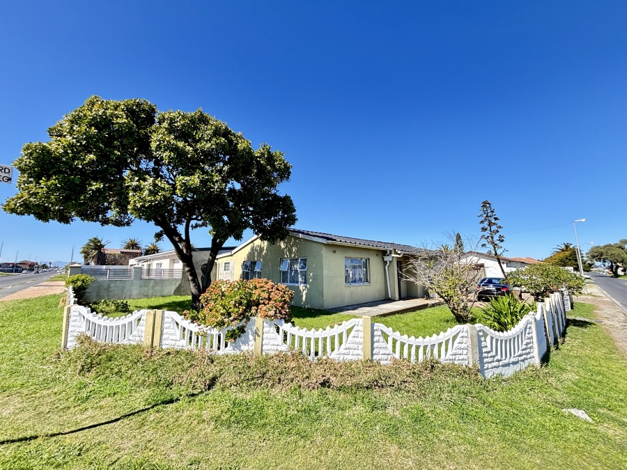 4 Bedroom Property for Sale in Lotus River Western Cape